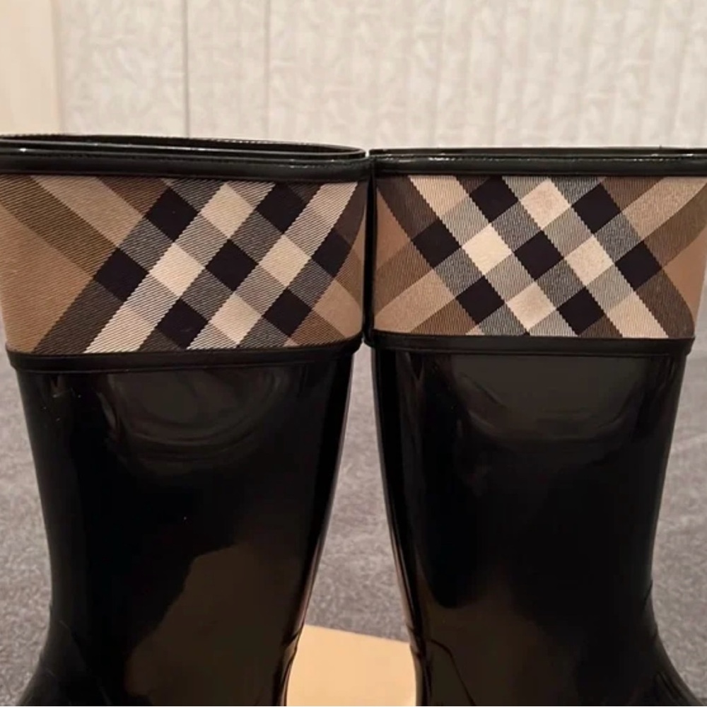 Burberry rain boots - Picture 4 of 5